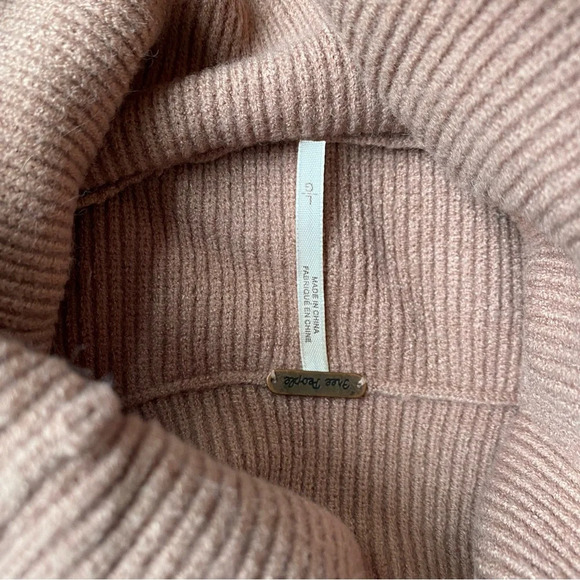 Free People Wonderful Turtleneck Pullover Sweater.  Size L.  Winter Bloom. Pink. - Picture 5 of 9